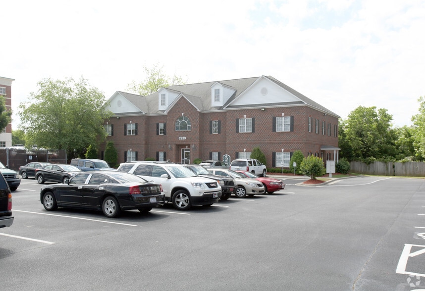 2929 Breezewood Ave, Fayetteville, NC for sale - Building Photo - Image 2 of 12