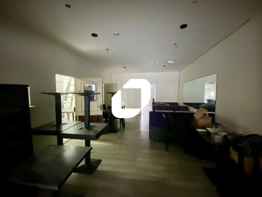 Retail in Bordeaux for lease Building Photo- Image 1 of 7