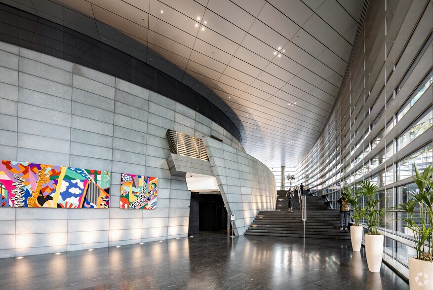 10 Exchange Sq, Londres à louer - Hall d’entrée - Image 3 de 4