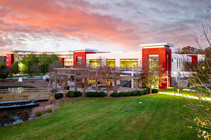 1102 Red Ventures Dr, Fort Mill, SC à louer - Photo du bâtiment - Image 3 de 10