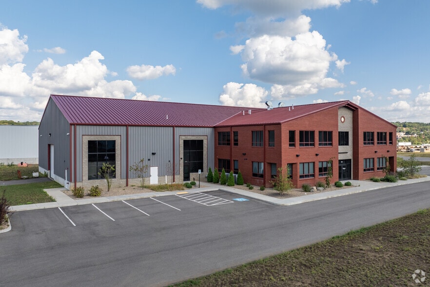 180 Bet Tech Dr, Aliquippa, PA for lease - Building Photo - Image 2 of 4