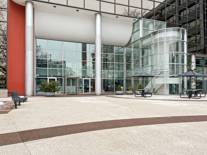 250 Pehle Ave, Saddle Brook, NJ à louer - Photo du bâtiment - Image 2 de 14