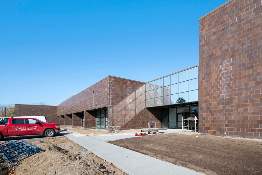 3701 S Main St, Elkhart, IN à louer - Photo du bâtiment - Image 3 de 10