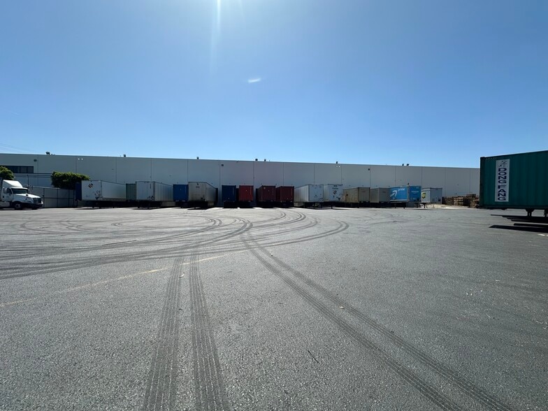 11500 Los Nietos Rd, Santa Fe Springs, CA for lease - Building Photo - Image 3 of 6
