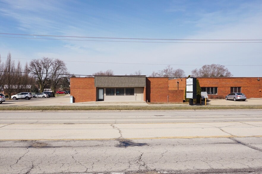 1800 Woodfield Dr, Savoy, IL for lease - Building Photo - Image 2 of 10