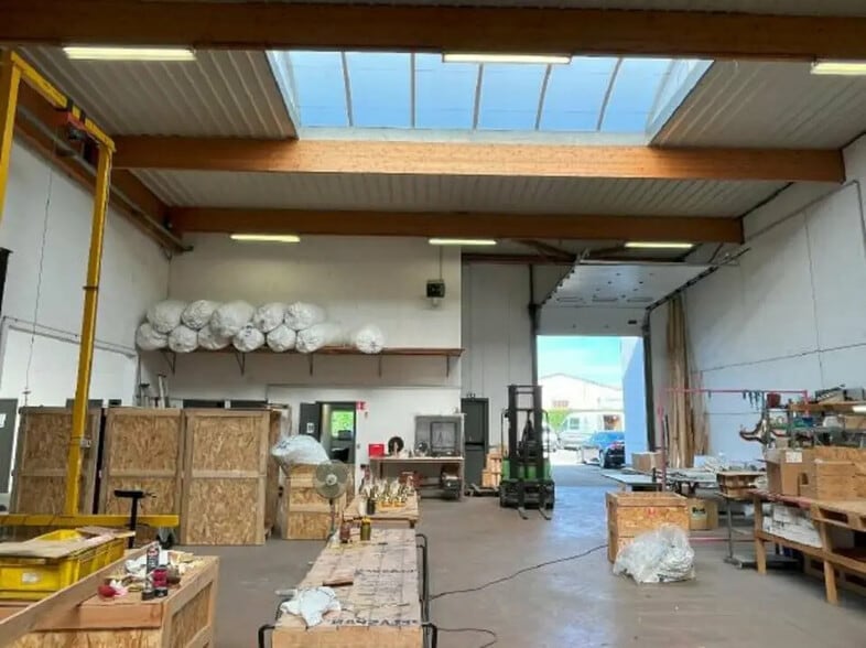 Office in Décines-Charpieu for lease - Building Photo - Image 3 of 40