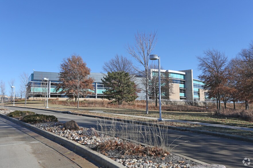 10789 S Ridgeview Rd, Olathe, KS à vendre - Photo du bâtiment - Image 3 de 4