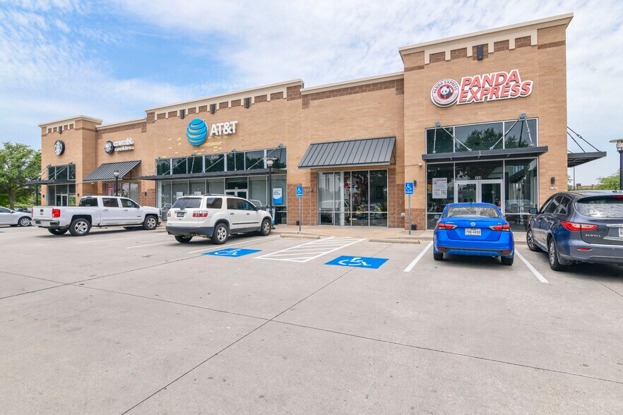 5301-5435 N Garland Ave, Garland, TX à louer - Photo du bâtiment - Image 2 de 4