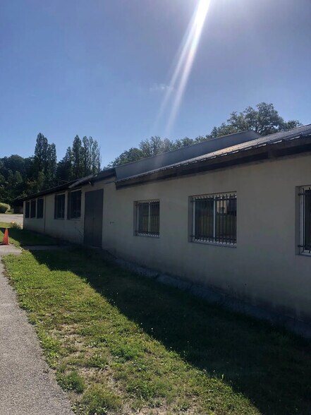 Flex dans Gambais à louer - Photo du bâtiment - Image 2 de 2