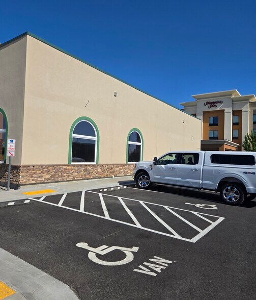 3719 Plaza Way, Kennewick, WA à louer - Photo du bâtiment - Image 3 de 5