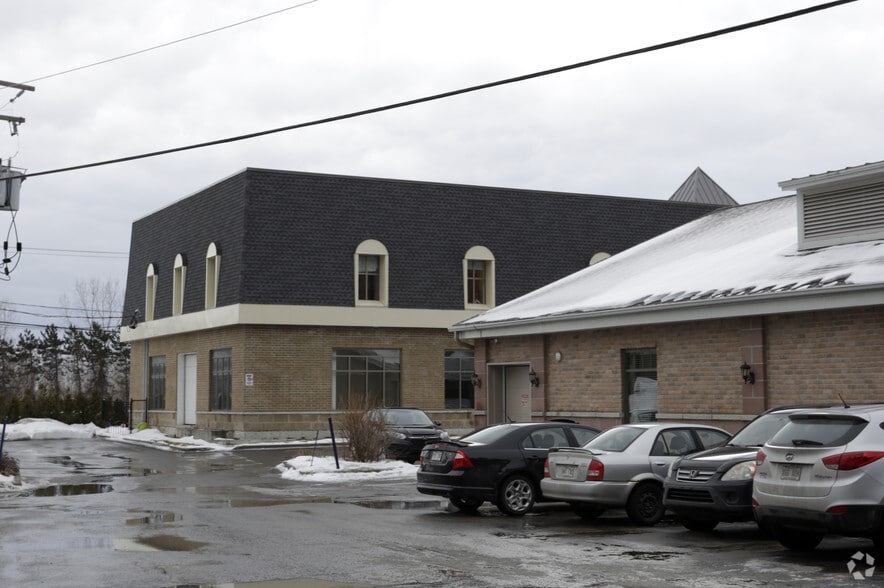 75 Boul des Châteaux, Blainville, QC à vendre - Photo du bâtiment - Image 2 de 2