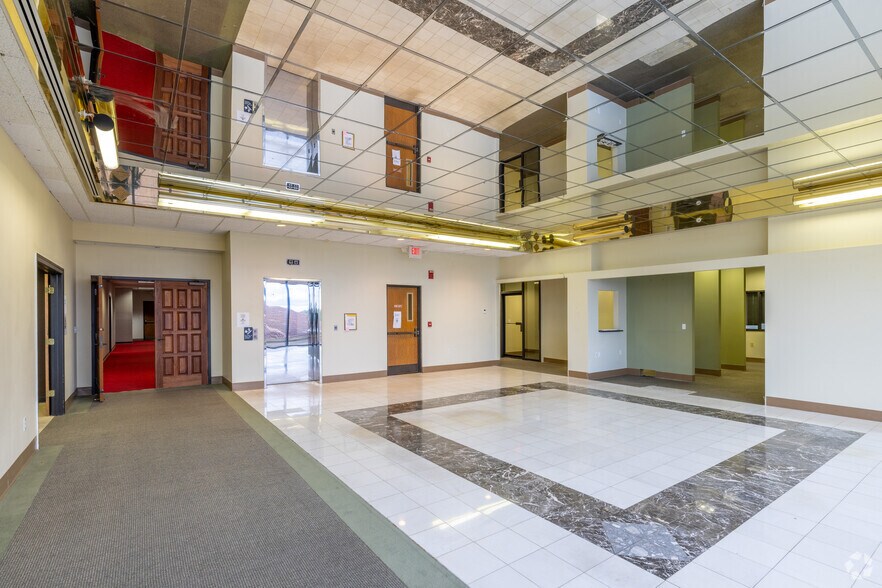 1620 Tamiami Trl, Port Charlotte, FL à louer - Hall d’entrée - Image 3 de 7