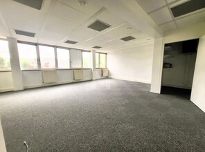 Office in Évry for lease Interior Photo- Image 1 of 5