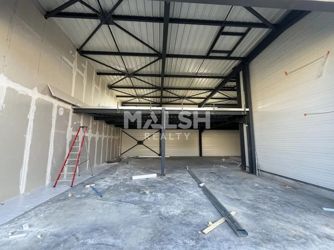 Retail in Limas for lease Primary Photo- Image 1 of 14