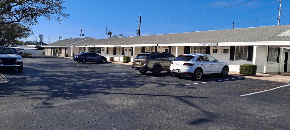 6727 1st Ave S, Saint Petersburg, FL à louer - Photo du bâtiment - Image 3 de 6
