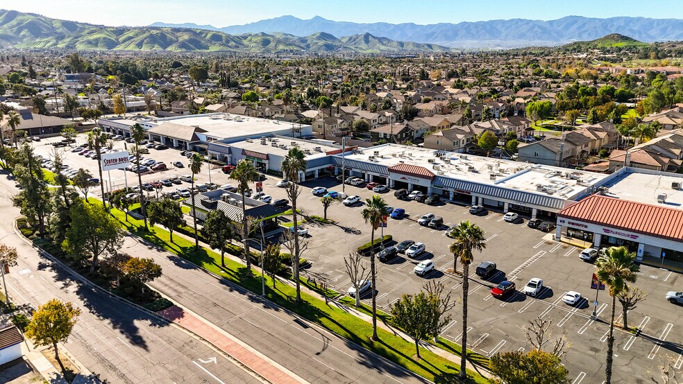 4652-4822 La Sierra Ave, Riverside, CA à louer - Photo principale - Image 1 de 12