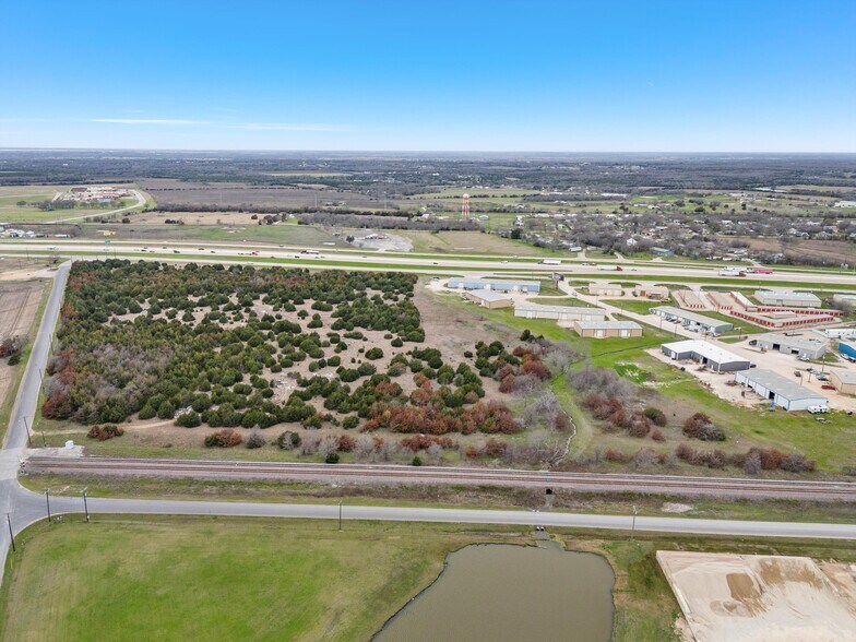 27.65 Acres on S IH35, Elm Mott, TX à vendre - Aérien - Image 3 de 5
