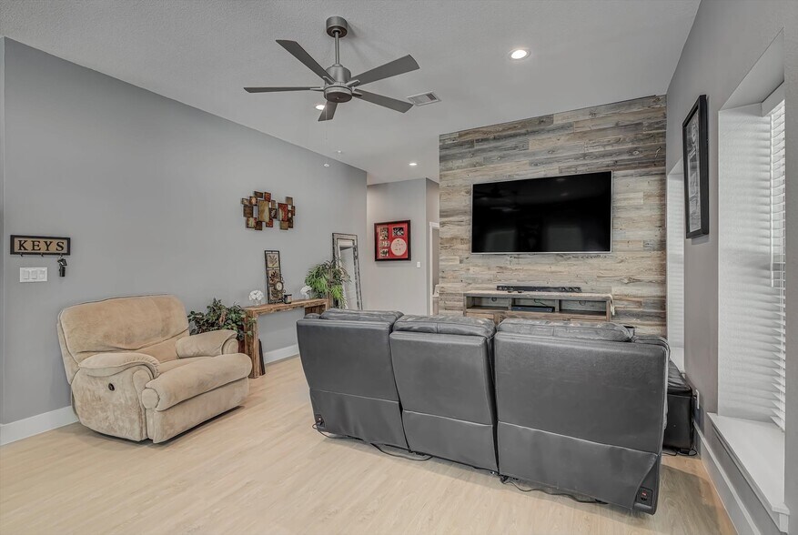 202 W Stroker Rd, Crosby, TX à vendre - Photo intérieure - Image 2 de 65