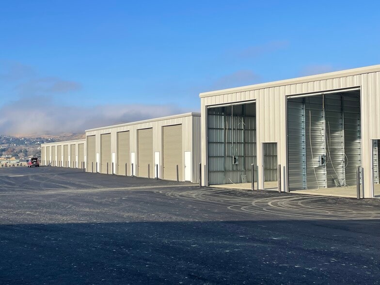 10525 Ridgeline Dr, Kennewick, WA for lease - Building Photo - Image 3 of 21