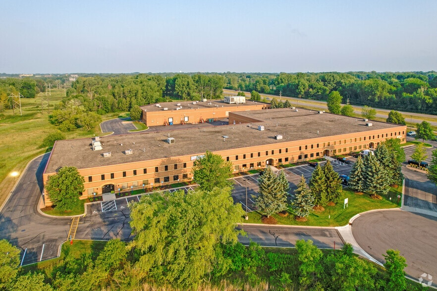 6866 33rd St N, Oakdale, MN for lease - Aerial - Image 2 of 6