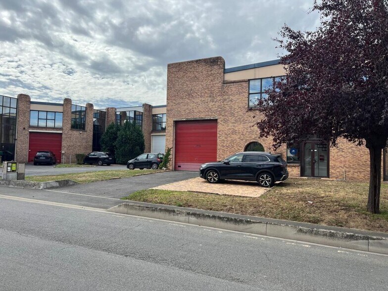 Flex in Le Thillay for lease - Building Photo - Image 2 of 7