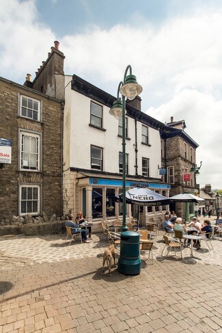 Plus de détails pour 34 Market Pl, Kendal - Commerce de détail à louer