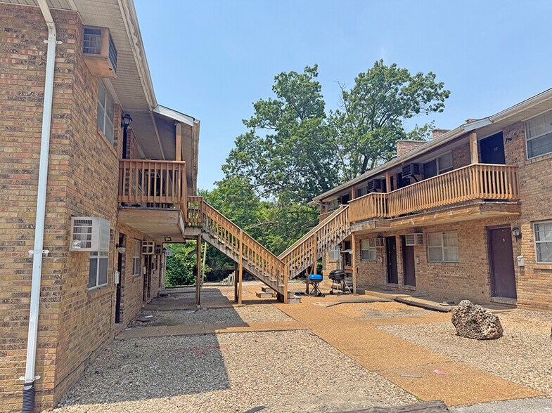 1101 S 74th St, Belleville, IL à vendre - Photo du bâtiment - Image 3 de 7