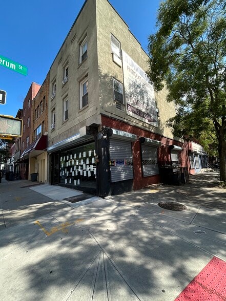 100 Manhattan Ave, Brooklyn, NY for lease - Building Photo - Image 1 of 8