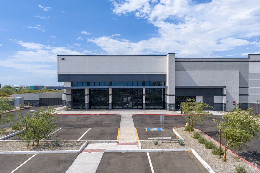 11244 E Pecos Rd, Mesa, AZ à louer - Photo du bâtiment - Image 3 de 9