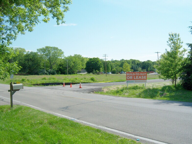 275 Kossow Rd, Waukesha, WI à louer - Photo du bâtiment - Image 2 de 5