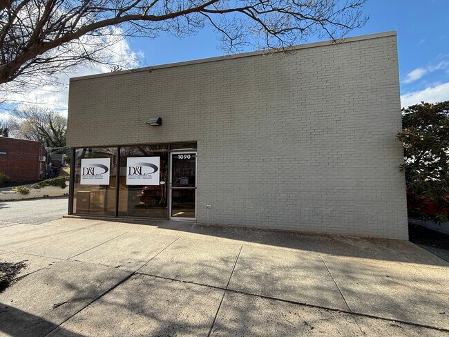 Plus de détails pour 1090 Burke St, Winston-Salem, NC - Commerce de détail à louer