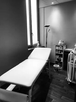 Plus de détails pour Commerce de détail à vendre