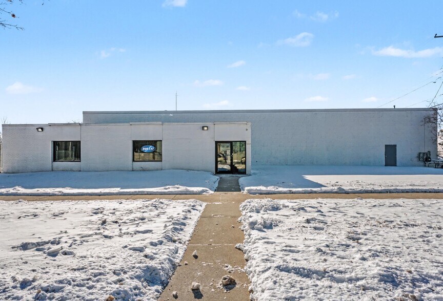 5515 W Florist Ave, Milwaukee, WI à vendre - Photo du bâtiment - Image 2 de 35