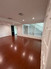 8271 Melrose Ave, Los Angeles, CA à louer Photo intérieure- Image 2 de 4