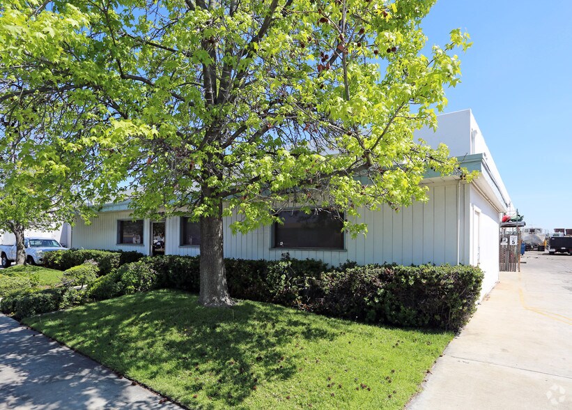 9620 Santa Fe Springs Rd, Santa Fe Springs, CA à louer - Photo du bâtiment - Image 2 de 11