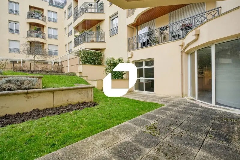 Office in Rueil-Malmaison for sale - Building Photo - Image 1 of 10