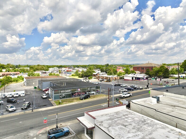 214 W Main St, Gallatin, TN à louer - Photo du bâtiment - Image 3 de 17