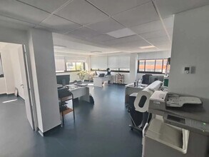 3 Allée Des Garays, Palaiseau for lease Interior Photo- Image 2 of 8