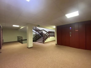 Office in Fontenay-sous-Bois for lease Lobby- Image 2 of 8