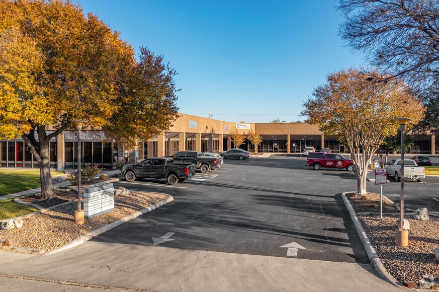 1850-1900 Grandstand Dr, San Antonio, TX for lease - Building Photo - Image 3 of 14