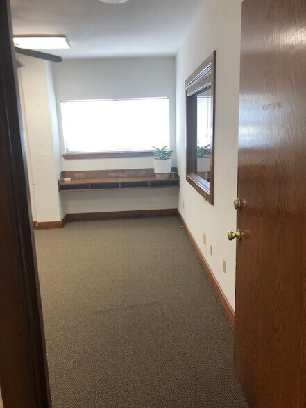 195 E Fairfield Dr, Pensacola, FL for lease - Interior Photo - Image 3 of 6