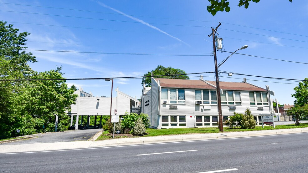 5632 Annapolis Rd, Bladensburg, MD à louer - Photo du bâtiment - Image 2 de 4