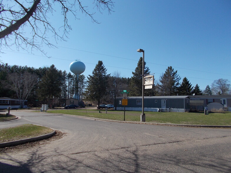 836 Elmer Ave, Amery, WI à vendre - Photo du bâtiment - Image 1 de 1