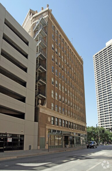 411 W 7th St, Fort Worth, TX à louer - Photo du bâtiment - Image 2 de 10