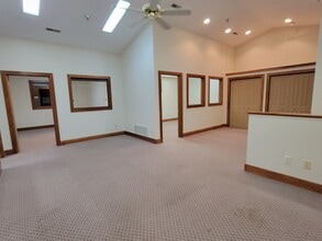 2652 Hidden Valley Rd, Pittsburgh, PA for sale Interior Photo- Image 1 of 9