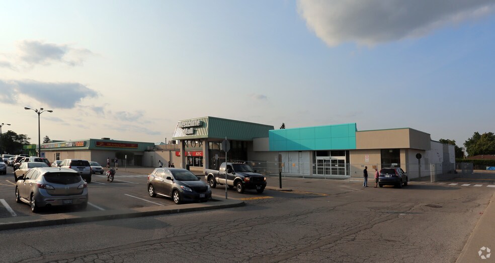 580-640 Mohawk Rd W, Hamilton, ON à louer - Photo du bâtiment - Image 2 de 7