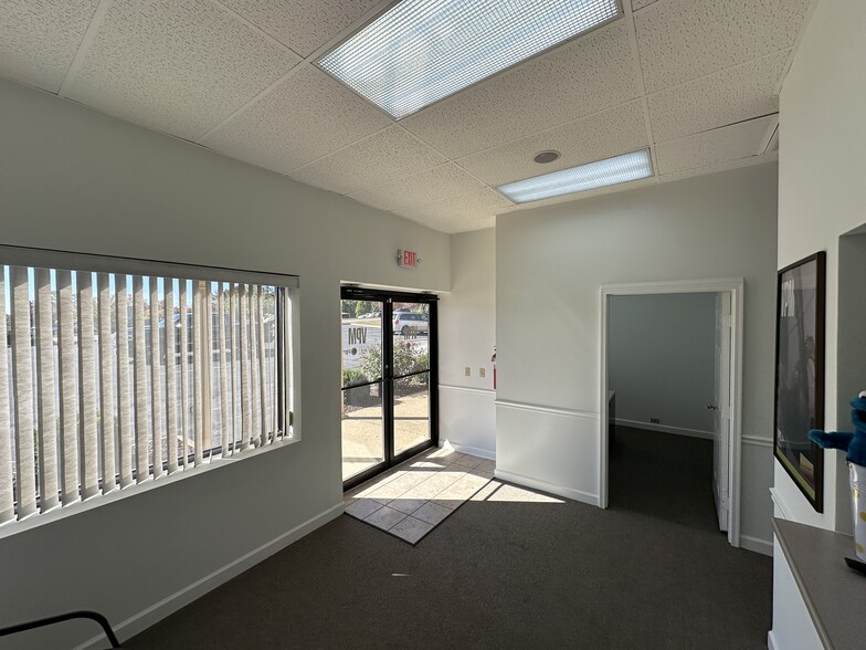 1950 Evelyn Byrd Ave, Harrisonburg, VA for lease - Interior Photo - Image 3 of 11