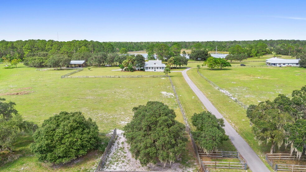 42554 Maggie Jones Rd, Paisley, FL à vendre - Photo du bâtiment - Image 2 de 33