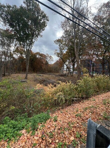 1300 Highland Ave, Cheshire, CT à vendre - Photo du bâtiment - Image 2 de 5