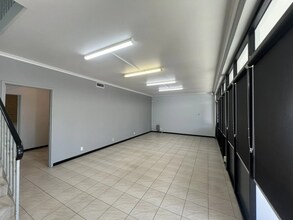 8 Stacey St, Bankstown à louer Photo intérieure- Image 2 de 7